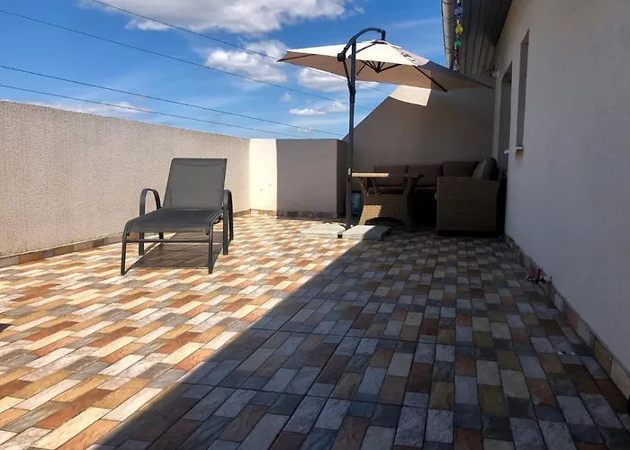Julia\'s Residence