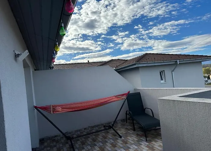 Julia\'s Residence